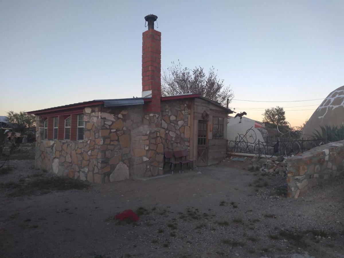 מרתון La Loma Del Chivo Llc Stone Cottage Alternative Building מראה חיצוני תמונה